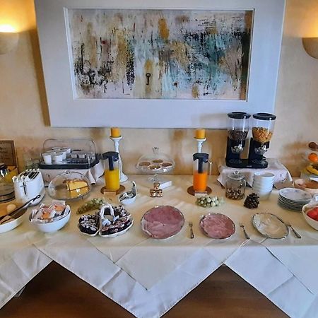 B&B Villa Fiorini Moniga del Garda ภายนอก รูปภาพ