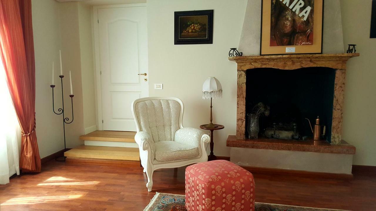 B&B Villa Fiorini Moniga del Garda ภายนอก รูปภาพ