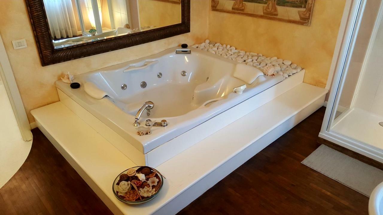 B&B Villa Fiorini Moniga del Garda ภายนอก รูปภาพ