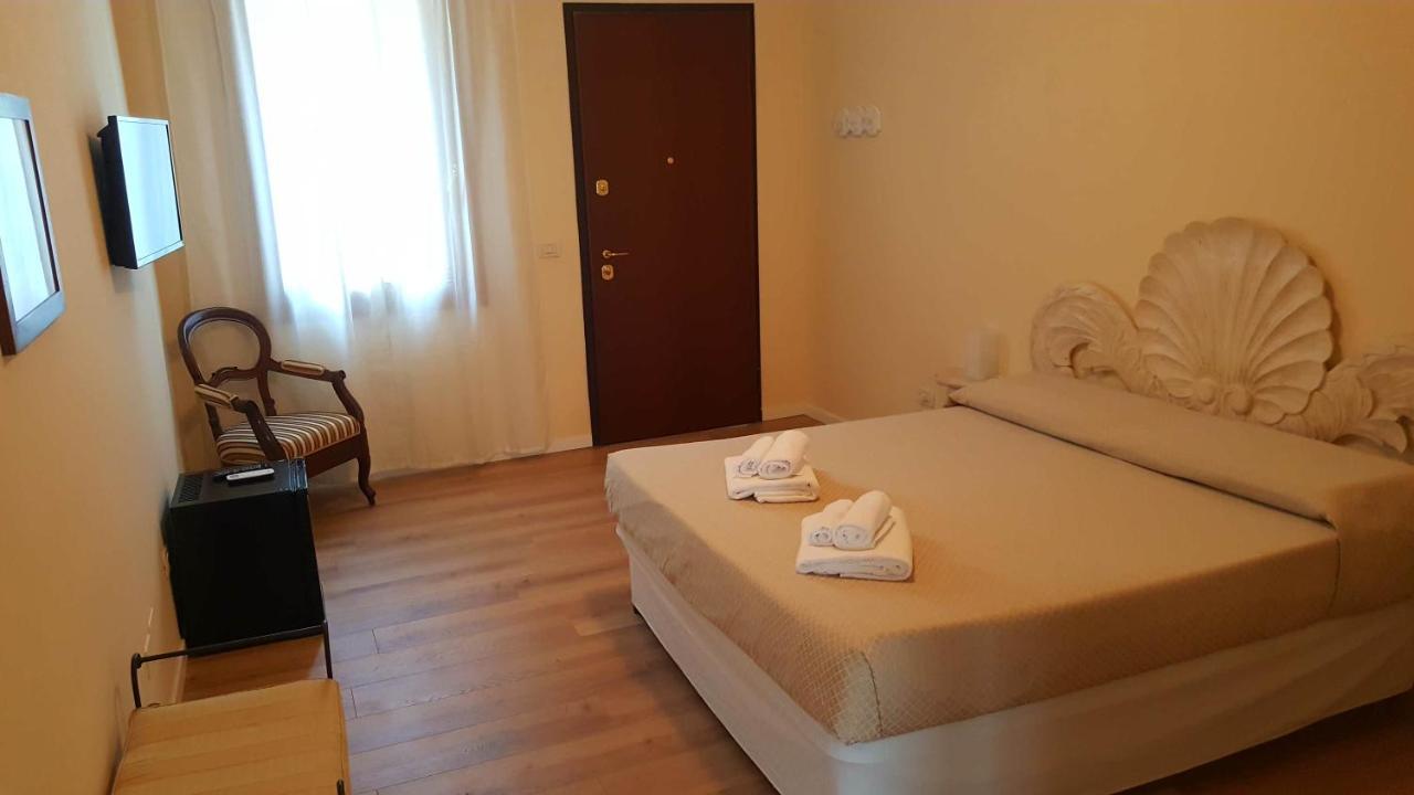 B&B Villa Fiorini Moniga del Garda ภายนอก รูปภาพ